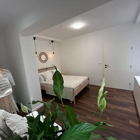 Mediteran Apartman *